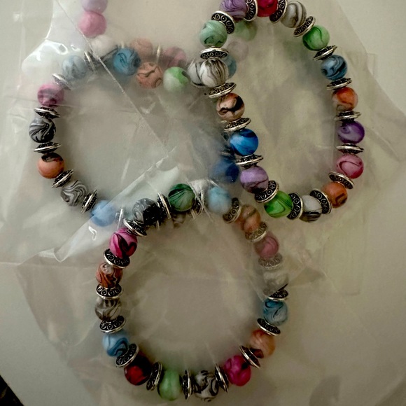 Very pretty.Good quality Multicolor mixed bracelets.Handmade.πΏπ§πΌββοΈπ$15 for2 - Picture 1 of 3